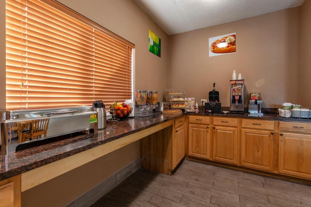 Quality Inn Redgranite Exterior photo