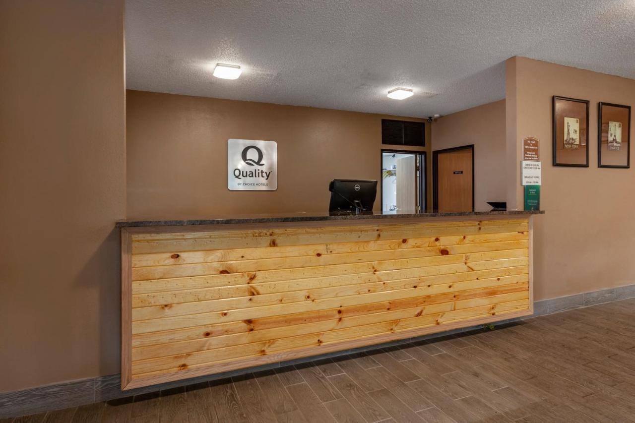 Quality Inn Redgranite Exterior photo