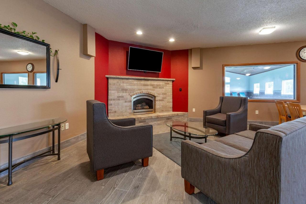 Quality Inn Redgranite Exterior photo