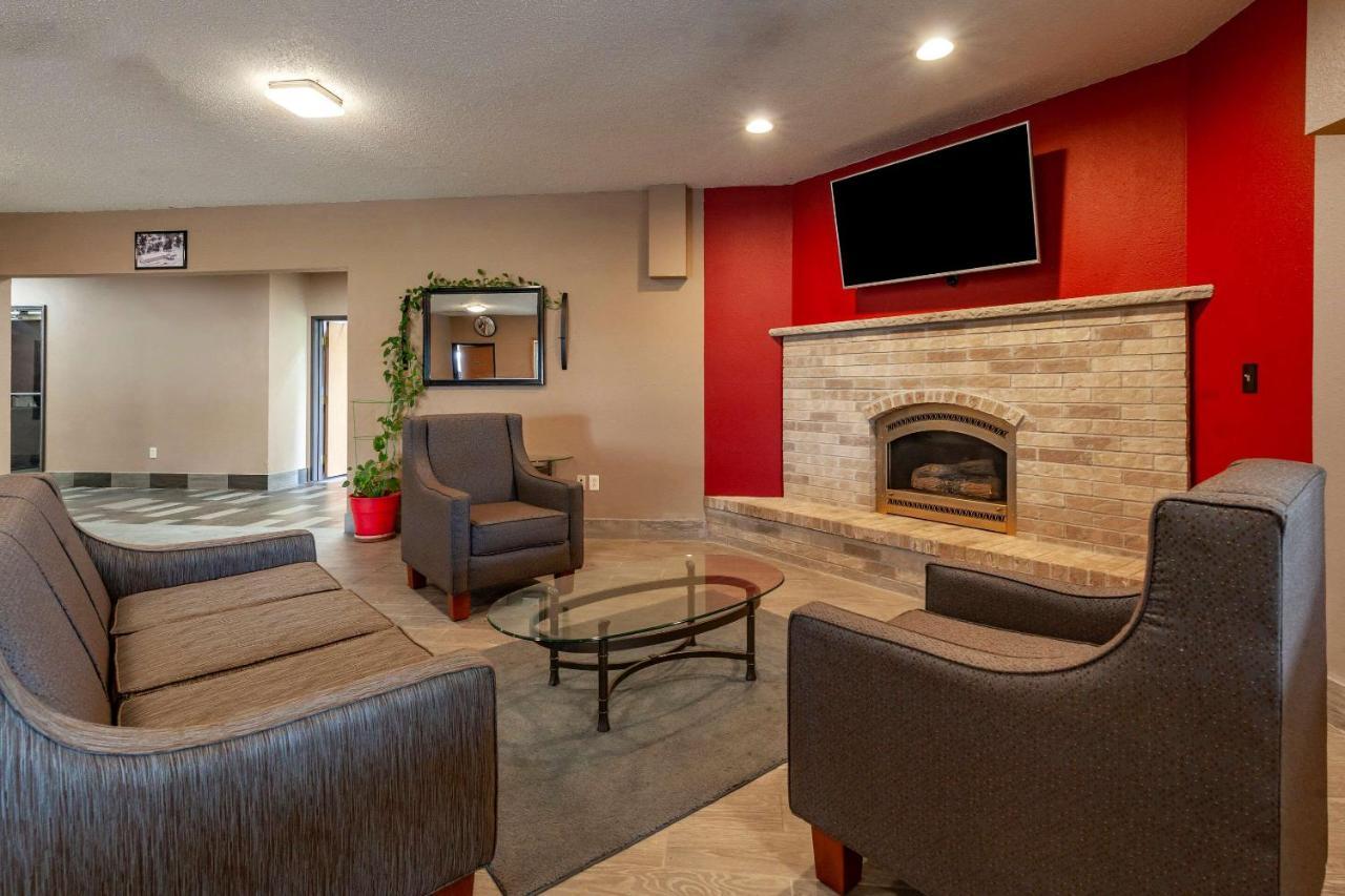 Quality Inn Redgranite Exterior photo