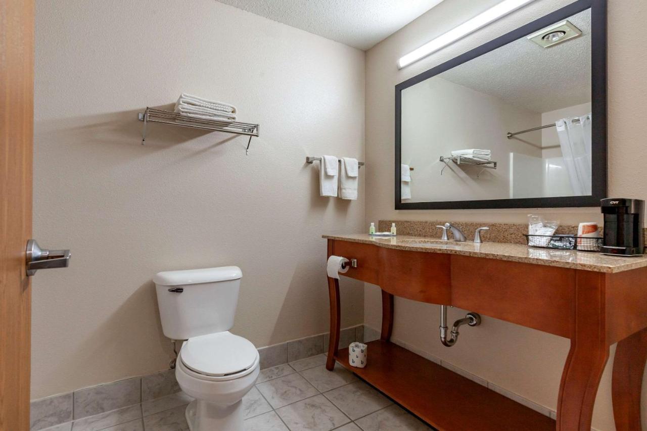 Quality Inn Redgranite Exterior photo